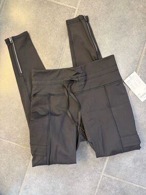 Women’s Athleta Rainier Cargo Tight Black Active Zip-Ankle Leggings Med Tall